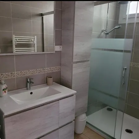 A 200m De La Super Logement Cocoon Apartment *